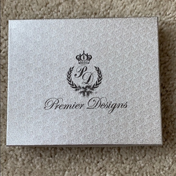 B2GOFREE 🍭New in Box Premier Designs Necklace - Picture 5 of 5